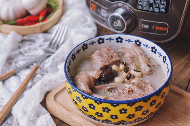 花生眉豆雞爪湯